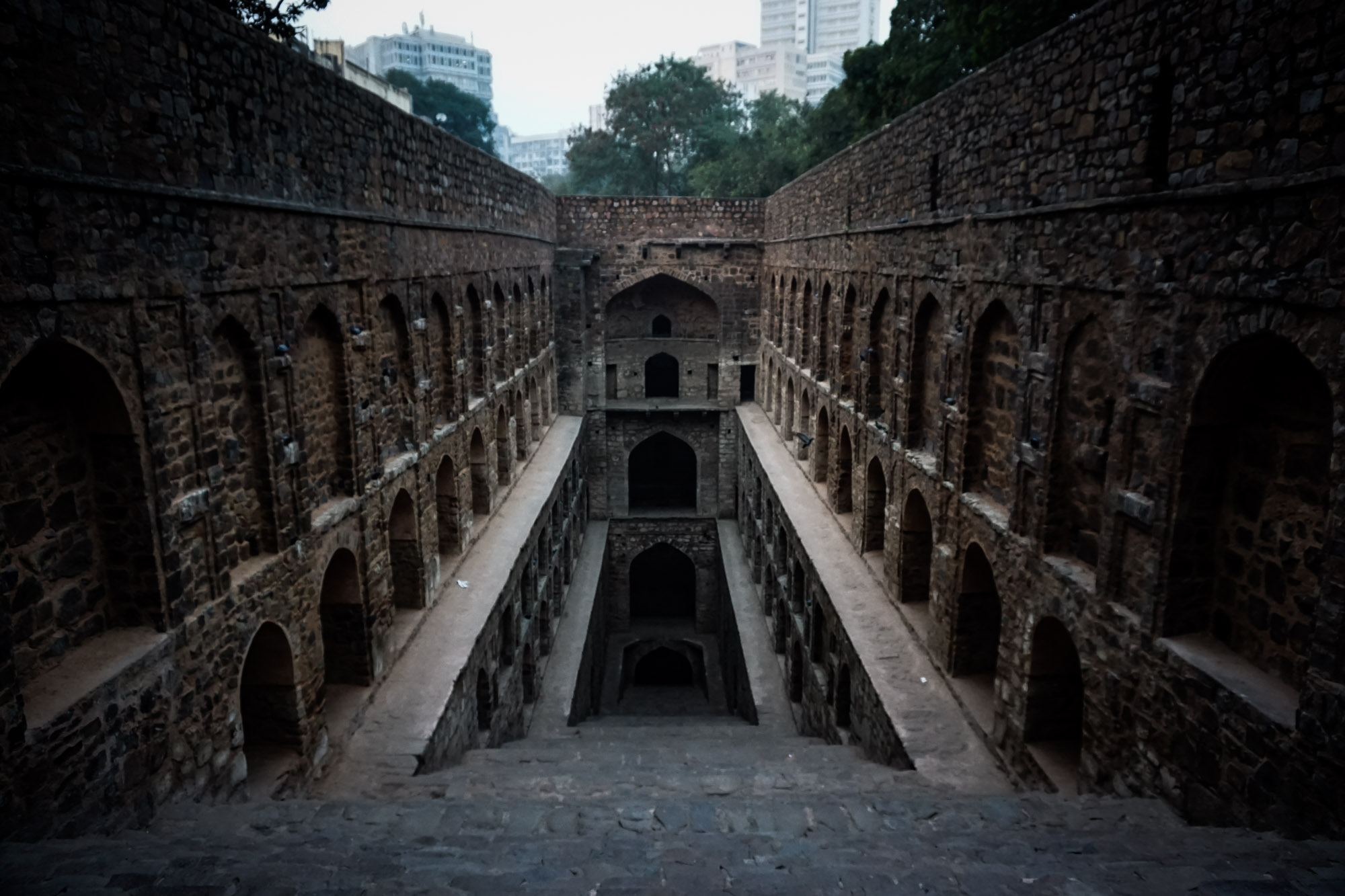 दिल्ली के इन 5 भूतिया जगहों की कहानी सुन कहीं खड़े ना हो जाएं आपके रोंगटे, देखे इन भूतिया जगहों के नाम