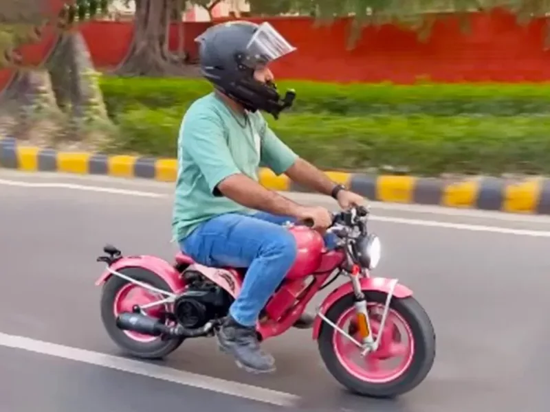 Mini Bullet Pinky Introduced. Cute Bike Made Everyone’s Day on Streets of Delhi.