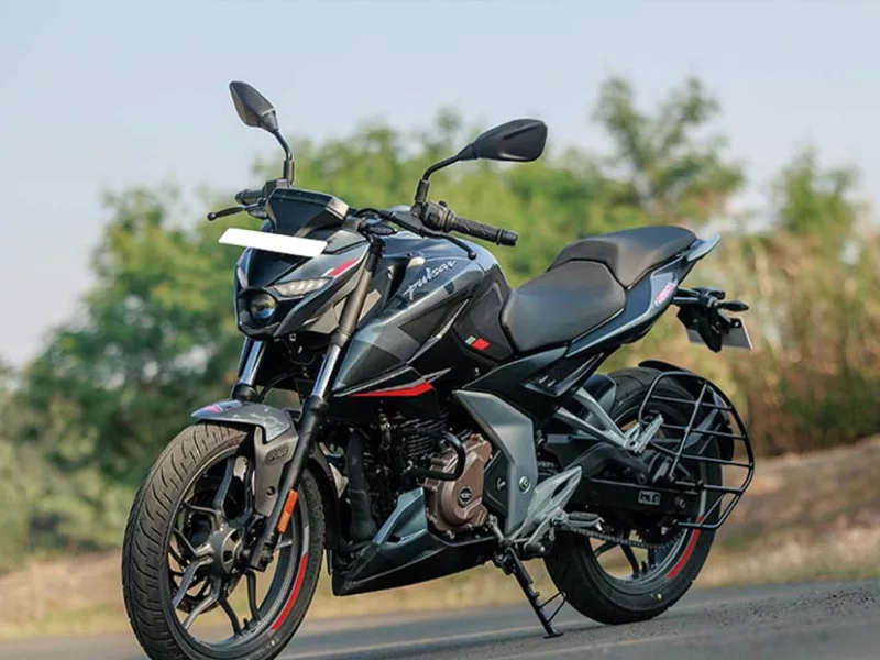 Power of Bullet Like 250cc Engine and Masakali Like body Arrived on Pulsar NS250 in Half Budget.