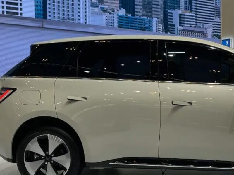 Mg Windsor Ev. First In Segment With Panoramic Roof, 460Km Range, Under Scorpio Car Budget.