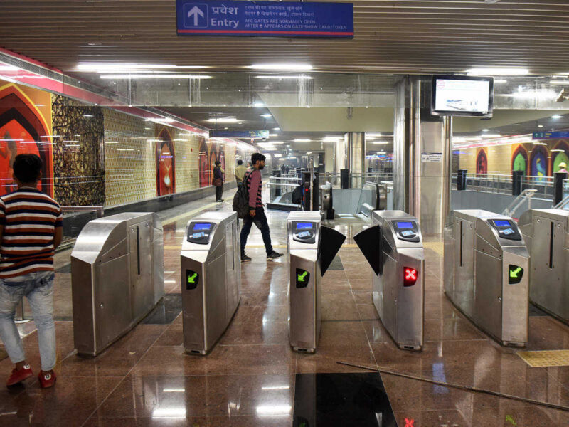 Delhi Metro Entry Gate No More Delhi Metro New Smart Cards Being Issued. Only Mobility Card Can Be Used In Fast Ticketing.