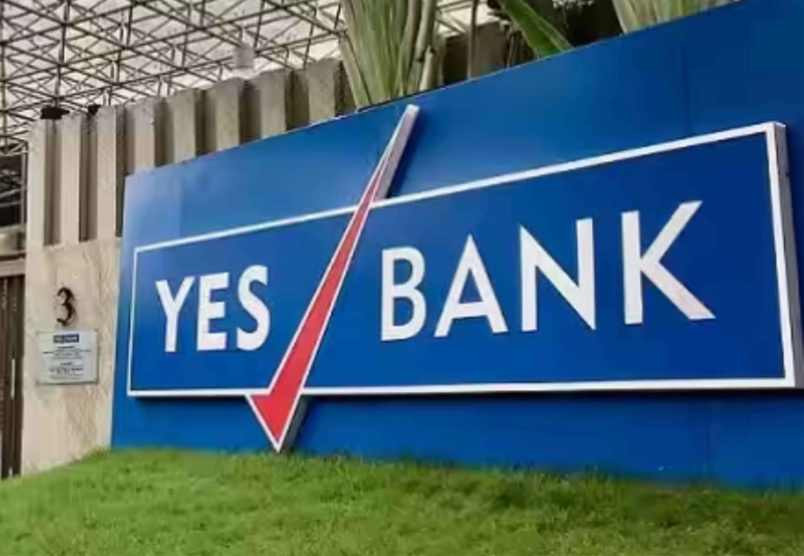 Yes Bank Scaled Yesbank Share To See Big Change. Sbi Chairman Announced Big Plan On Sell Of Shares. Share Down By 3%