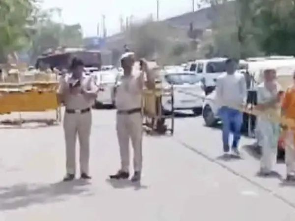 Daylight Shooting Shocks South Delhi: Armed Attack Near Chhattarpur Metro Leaves One Injured, Police Investigate Local Rivalry Motive.