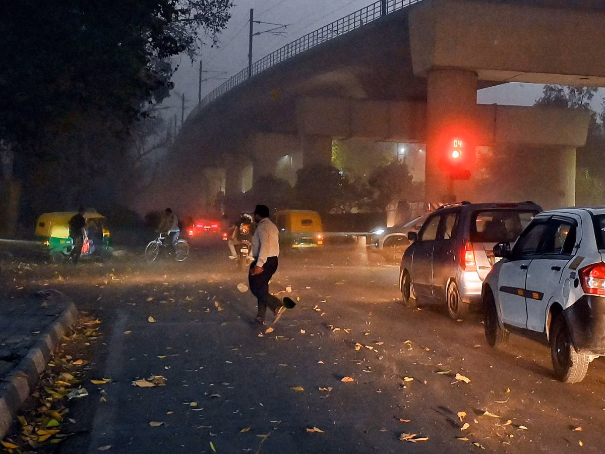 Delhi Ncr Heavy Weather Alert. Storm Can Reach Immediatly To 50 Km/Hr Speed.