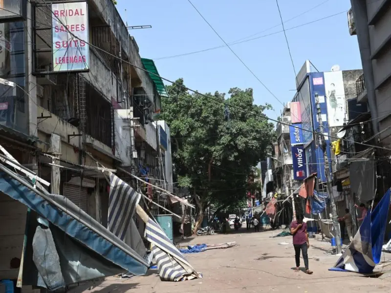 Delhi Started Ndmc Bulldozer Action. Mini Market In Sarojini Nagar Destroyed.