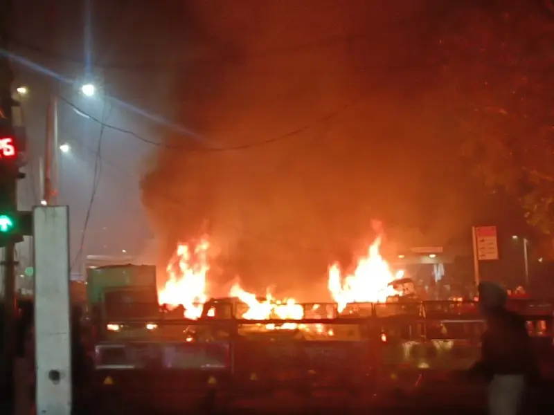 Delhi-Ncr On High Alert After 2,900 Kg Explosive Seized In Faridabad, Bomb Blast Near Red Fort Kills 8, Injures 24